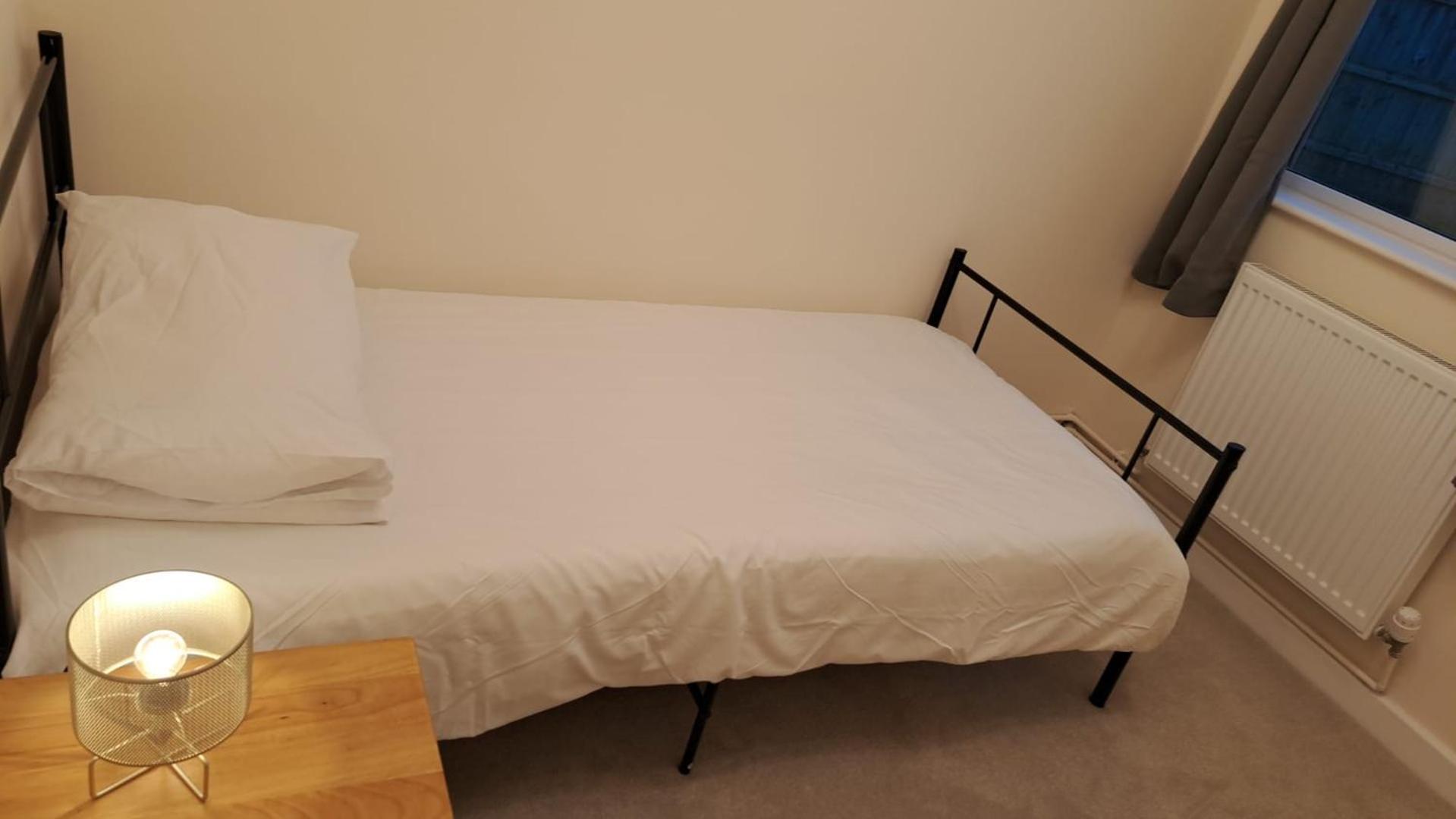 Beautiful 5 Bedroom Bungalow, Sleeps 7, In Calne Eksteriør bilde