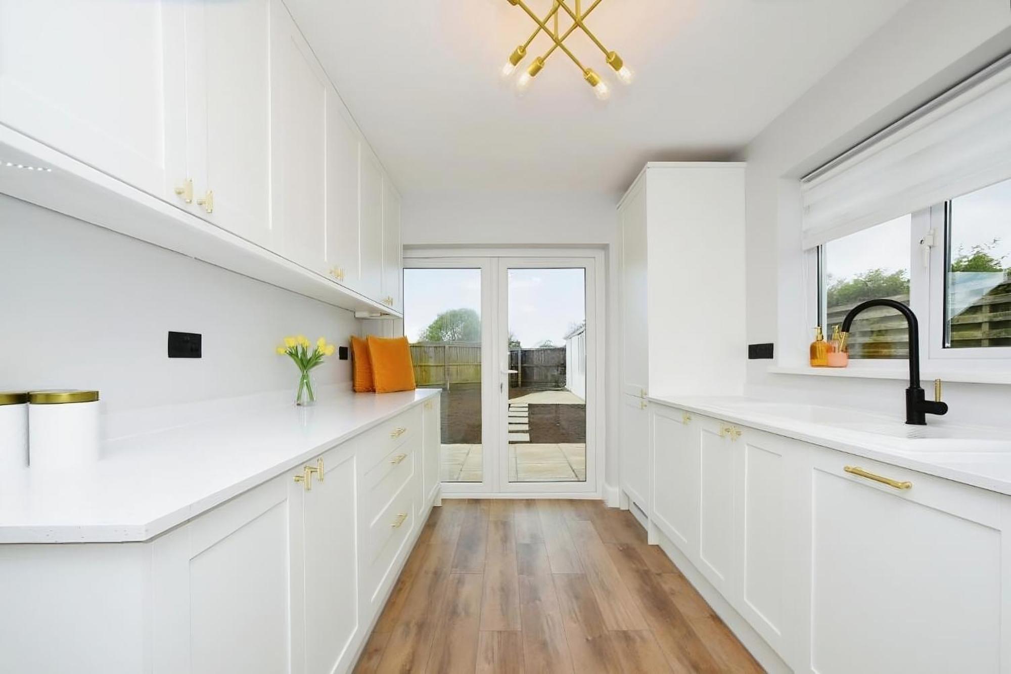 Beautiful 5 Bedroom Bungalow, Sleeps 7, In Calne Eksteriør bilde