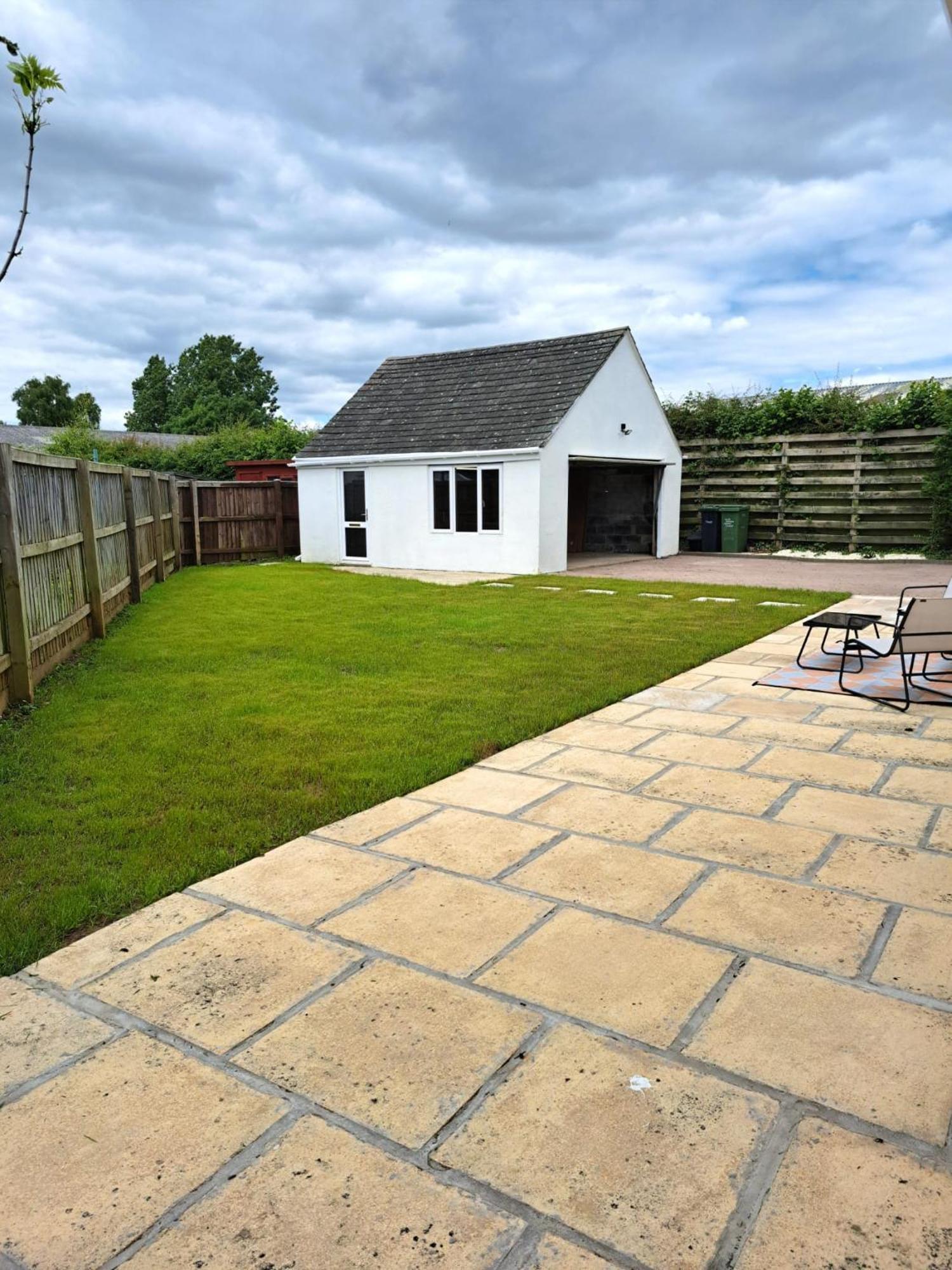 Beautiful 5 Bedroom Bungalow, Sleeps 7, In Calne Eksteriør bilde