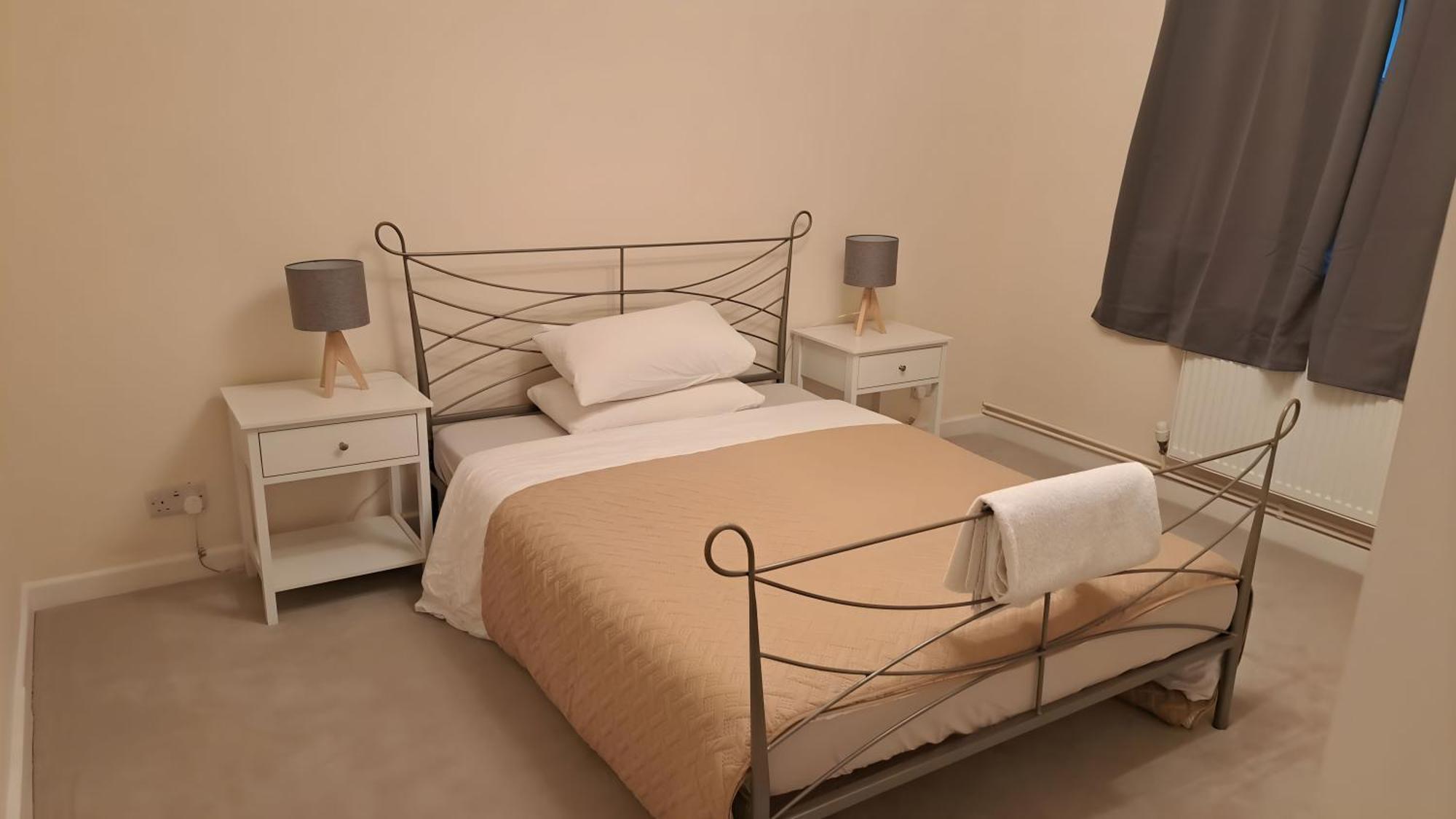 Beautiful 5 Bedroom Bungalow, Sleeps 7, In Calne Eksteriør bilde