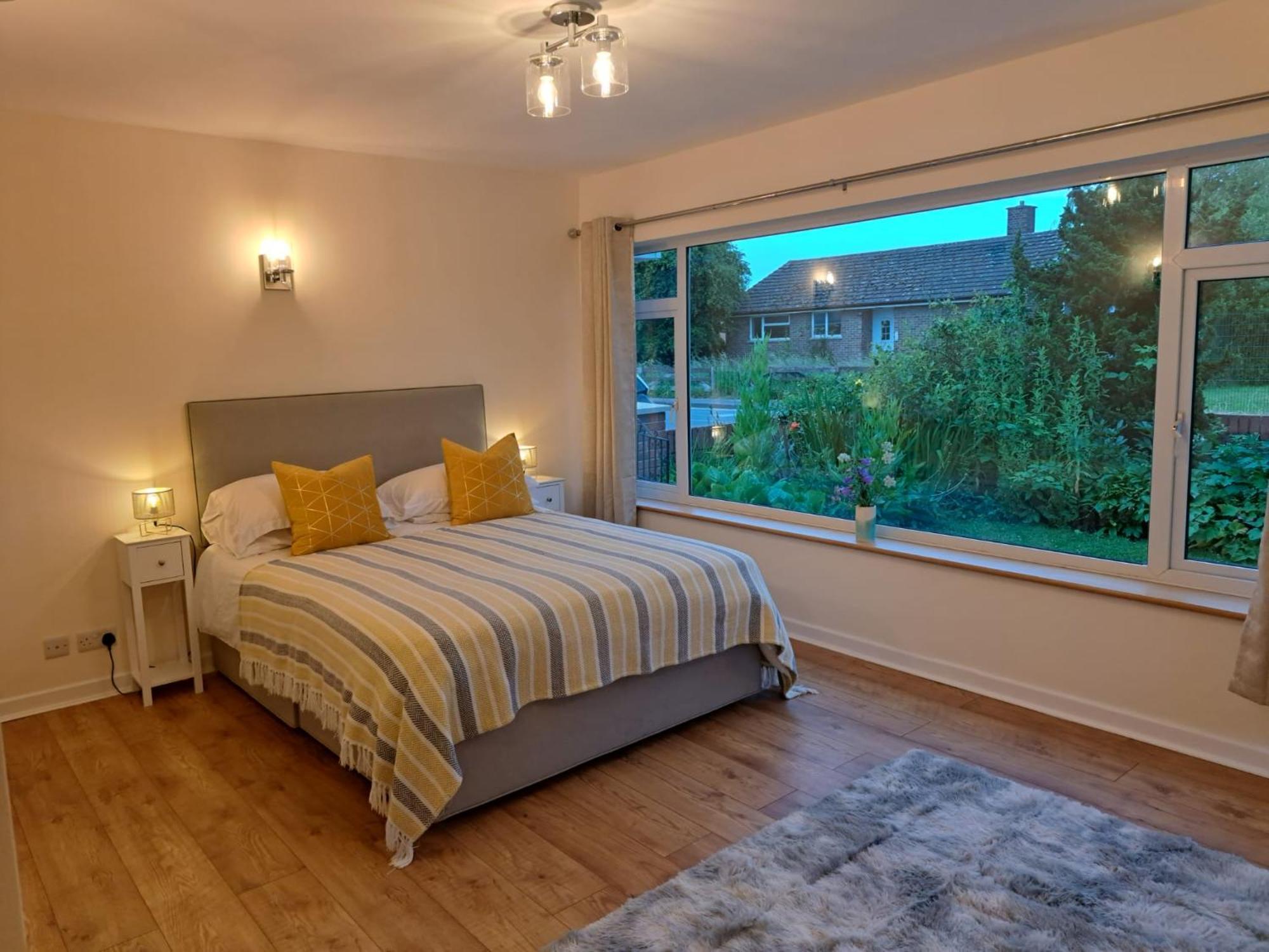 Beautiful 5 Bedroom Bungalow, Sleeps 7, In Calne Eksteriør bilde