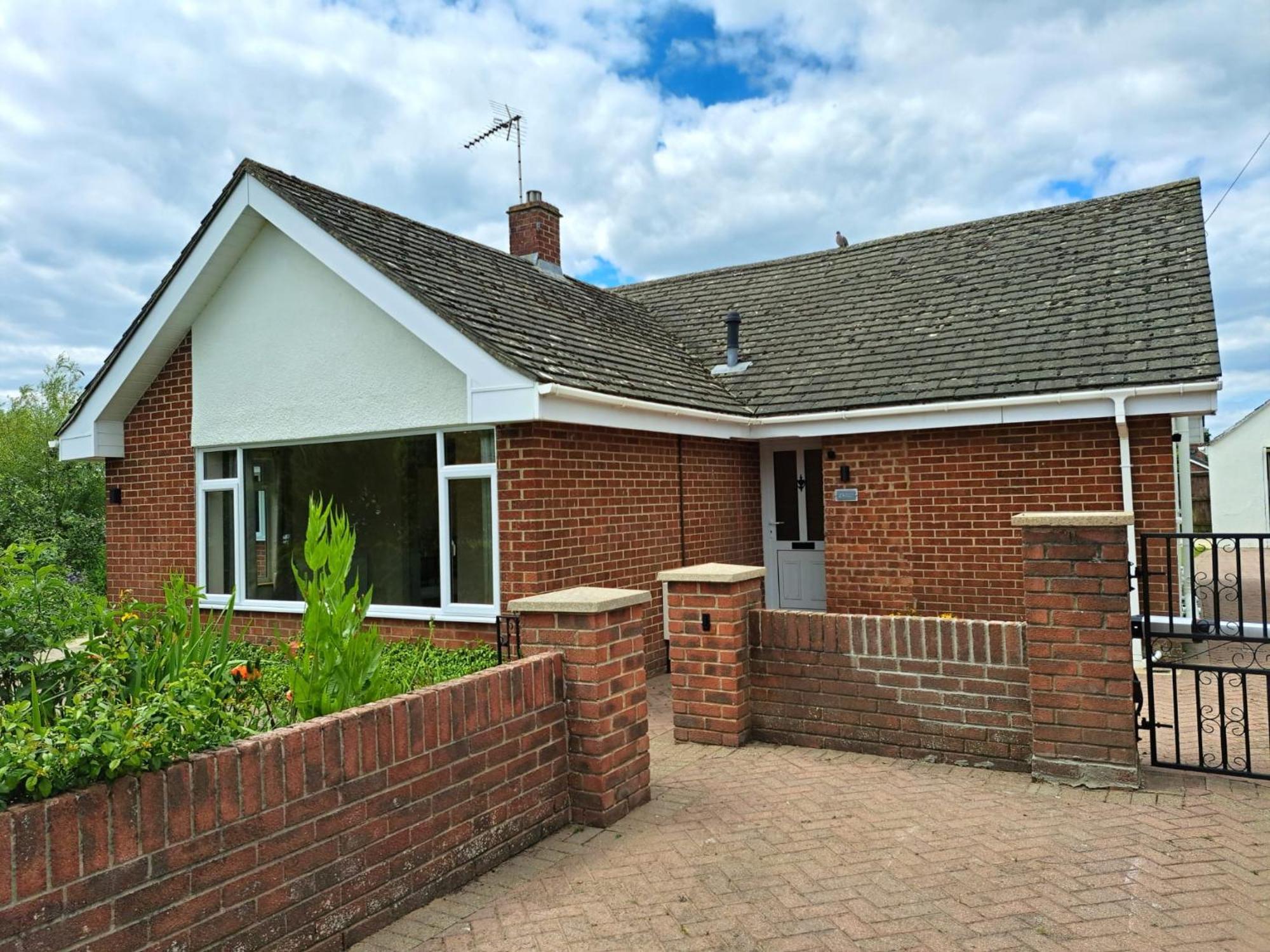 Beautiful 5 Bedroom Bungalow, Sleeps 7, In Calne Eksteriør bilde